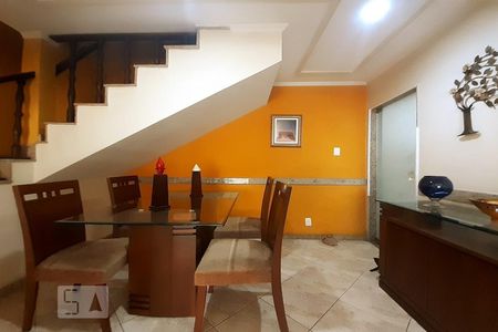 Casa de condomínio à venda com 448m², 6 quartos e 2 vagas Casa de condomínio à venda com 448m², 6 quartos e 2 vagasSala de Jantar