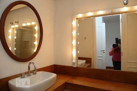 Apartamento para alugar com 157m², 3 quartos e 3 vagasBanheiro da Suíte 2