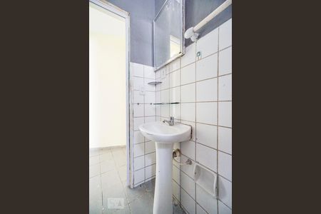 Banheiro social de casa para alugar com 1 quarto, 40m² em Vila Bertioga, São Paulo