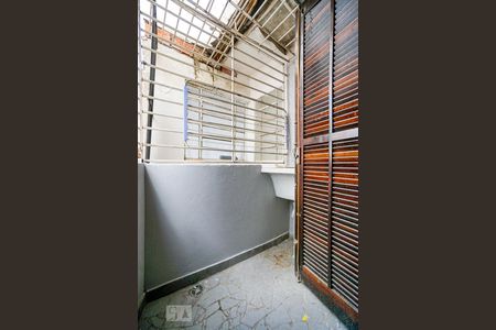 Varanda quarto e área de serviço de casa para alugar com 1 quarto, 40m² em Vila Bertioga, São Paulo