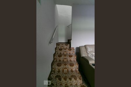 Escadas de casa à venda com 2 quartos, 1152m² em Vila Darli, São Paulo