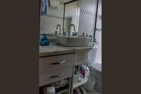 Apartamento à venda com 295m², 3 quartos e 2 vagas Apartamento à venda com 295m², 3 quartos e 2 vagasBanheiro Suíte 1