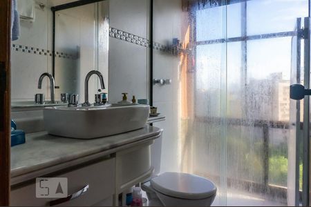 Apartamento à venda com 295m², 3 quartos e 2 vagas Apartamento à venda com 295m², 3 quartos e 2 vagasBanheiro Suíte 1