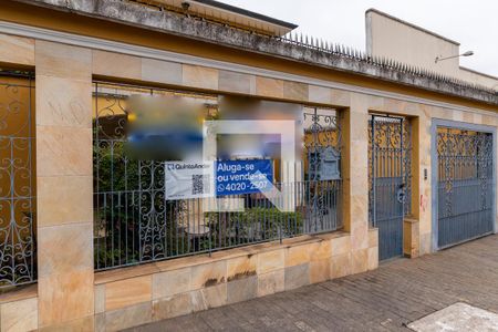 Casa à venda com 332m², 4 quartos e 8 vagasFachada