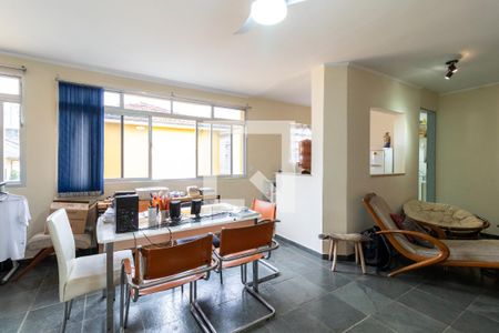 Casa à venda com 332m², 4 quartos e 8 vagasSala da Edícula