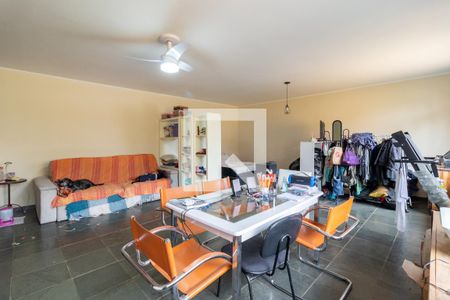 Casa à venda com 332m², 4 quartos e 8 vagasSala da Edícula