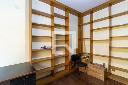 Casa à venda com 332m², 4 quartos e 8 vagasQuarto 4 / Escritório