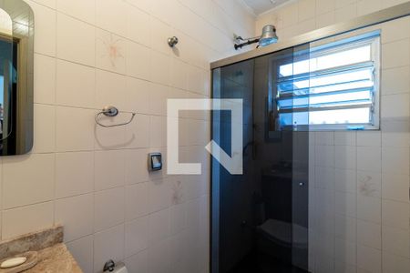 Casa à venda com 332m², 4 quartos e 8 vagasBanheiro de Serviço