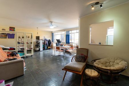 Casa à venda com 332m², 4 quartos e 8 vagasEntrada da Edícula