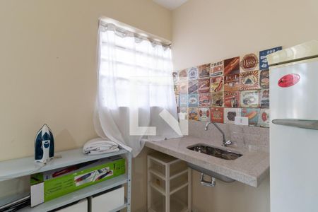 Casa à venda com 332m², 4 quartos e 8 vagasCozinha da Edícula 