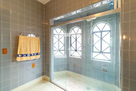 Casa à venda com 332m², 4 quartos e 8 vagasBanheiro 2