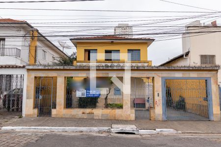 Casa à venda com 332m², 4 quartos e 8 vagasFachada