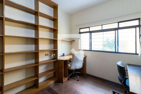 Casa à venda com 332m², 4 quartos e 8 vagasQuarto 4 / Escritório