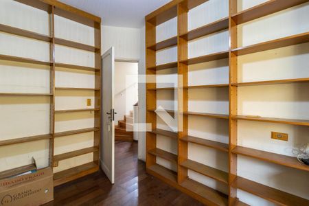 Casa à venda com 332m², 4 quartos e 8 vagasQuarto 4 / Escritório