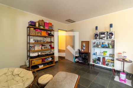 Casa à venda com 332m², 4 quartos e 8 vagasEntrada da Edícula