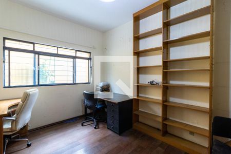 Casa à venda com 332m², 4 quartos e 8 vagasQuarto 4 / Escritório