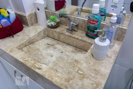 Apartamento à venda com 75m², 2 quartos e 1 vaga Apartamento à venda com 75m², 2 quartos e 1 vagaBanheiro