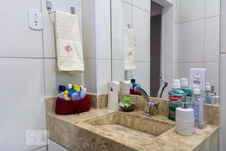 Apartamento à venda com 75m², 2 quartos e 1 vaga Apartamento à venda com 75m², 2 quartos e 1 vagaBanheiro