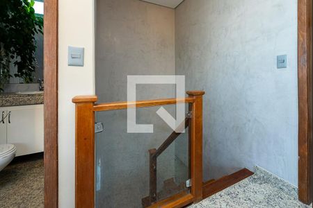 Apartamento para alugar com 179m², 4 quartos e 1 vaga Apartamento para alugar com 179m², 4 quartos e 1 vagaEscada