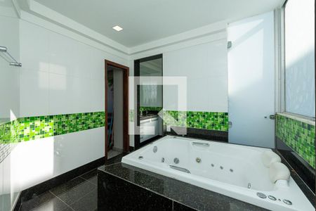 Apartamento para alugar com 179m², 4 quartos e 1 vaga Apartamento para alugar com 179m², 4 quartos e 1 vagaBanheiro da Cobertura - Hidromassagem