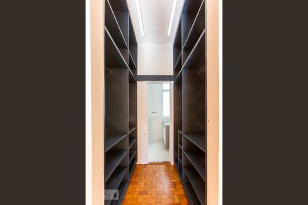 Closet Suite de apartamento para alugar com 1 quarto, 90m² em Vila Nova Conceição, São Paulo