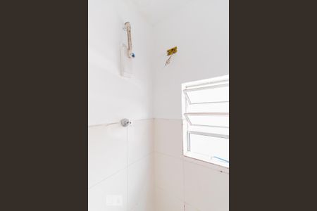Detalhe banheiro de kitnet/studio para alugar com 1 quarto, 15m² em Parque das Paineiras, São Paulo