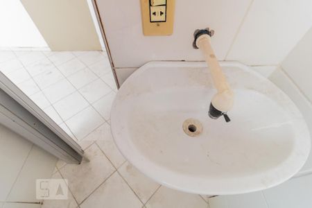 Detalhe banheiro de kitnet/studio para alugar com 1 quarto, 15m² em Parque das Paineiras, São Paulo