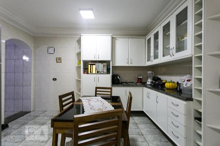 Casa à venda com 300m², 4 quartos e 4 vagasCozinha