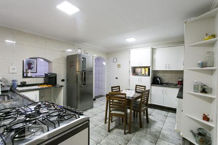 Casa à venda com 300m², 4 quartos e 4 vagasCozinha