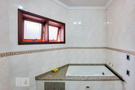 Casa à venda com 561m², 5 quartos e 4 vagasBanheiro da Suíte 1