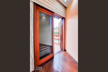 Casa à venda com 561m², 5 quartos e 4 vagasVaranda da Suíte 1