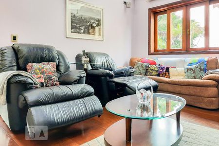 Casa à venda com 561m², 5 quartos e 4 vagasSala de TV