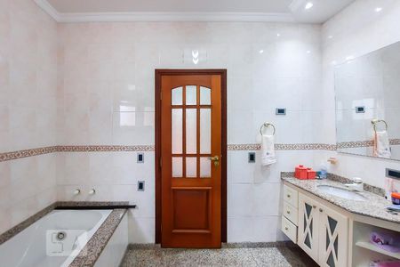 Casa à venda com 561m², 5 quartos e 4 vagasBanheiro da Suíte 1