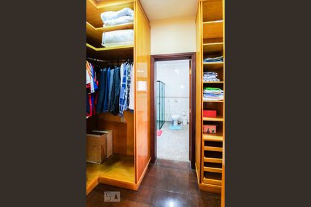 Casa à venda com 561m², 5 quartos e 4 vagasSuíte 1