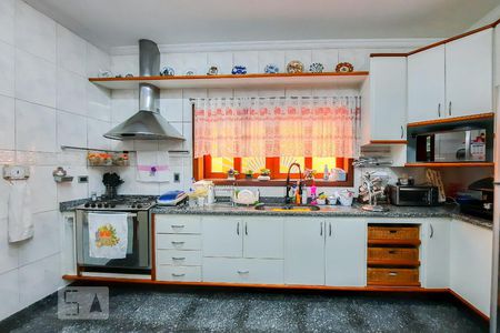 Casa à venda com 561m², 5 quartos e 4 vagasCozinha 