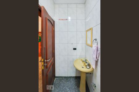 Casa à venda com 561m², 5 quartos e 4 vagasBanheiro de Serviço 