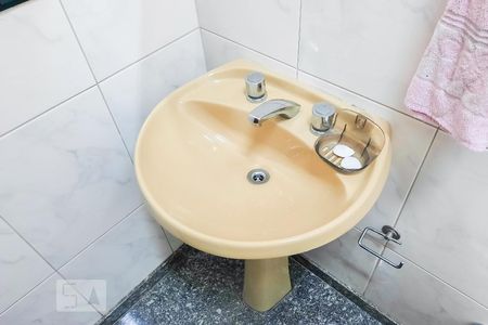 Casa à venda com 561m², 5 quartos e 4 vagasBanheiro de Serviço 