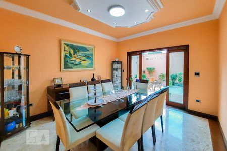 Casa à venda com 561m², 5 quartos e 4 vagasSala de Jantar 