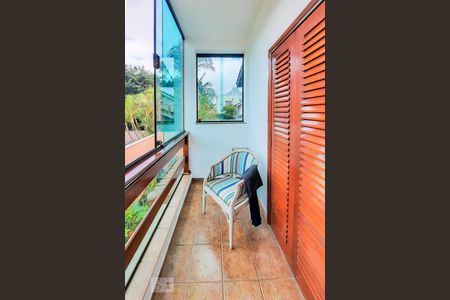 Casa à venda com 561m², 5 quartos e 4 vagasVaranda da Suíte 2