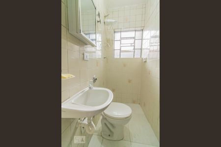 Banheiro  de casa à venda com 2 quartos, 275m² em Vila Sabrina, São Paulo