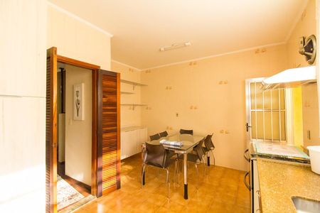 Casa à venda com 152m², 3 quartos e 2 vagas Casa à venda com 152m², 3 quartos e 2 vagasCozinha