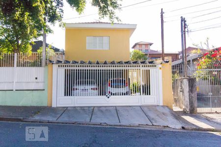 Casa à venda com 152m², 3 quartos e 2 vagas Casa à venda com 152m², 3 quartos e 2 vagasFachada