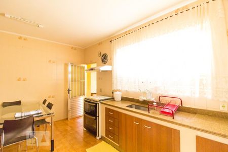 Casa à venda com 152m², 3 quartos e 2 vagas Casa à venda com 152m², 3 quartos e 2 vagasCozinha