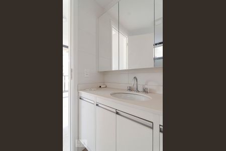 Banheiro de apartamento para alugar com 1 quarto, 45m² em Pinheiros, São Paulo