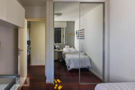 Apartamento à venda com 200m², 3 quartos e 3 vagasQuarto 2