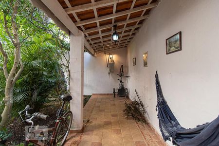 Casa à venda com 279m², 4 quartos e 4 vagasQuintal