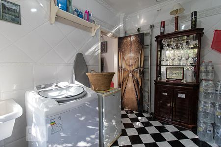 Casa à venda com 279m², 4 quartos e 4 vagasLavanderia