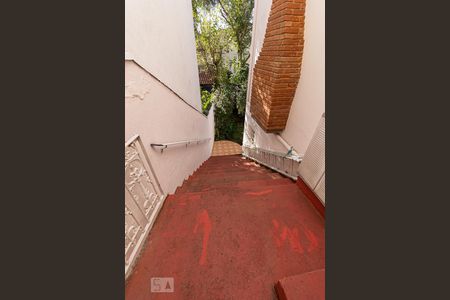 Casa à venda com 279m², 4 quartos e 4 vagasEscada