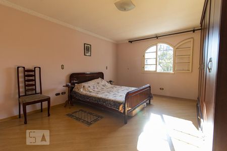 Casa à venda com 279m², 4 quartos e 4 vagasSuíte 1