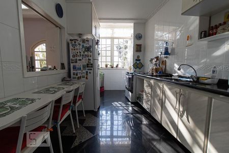 Casa à venda com 279m², 4 quartos e 4 vagasCozinha